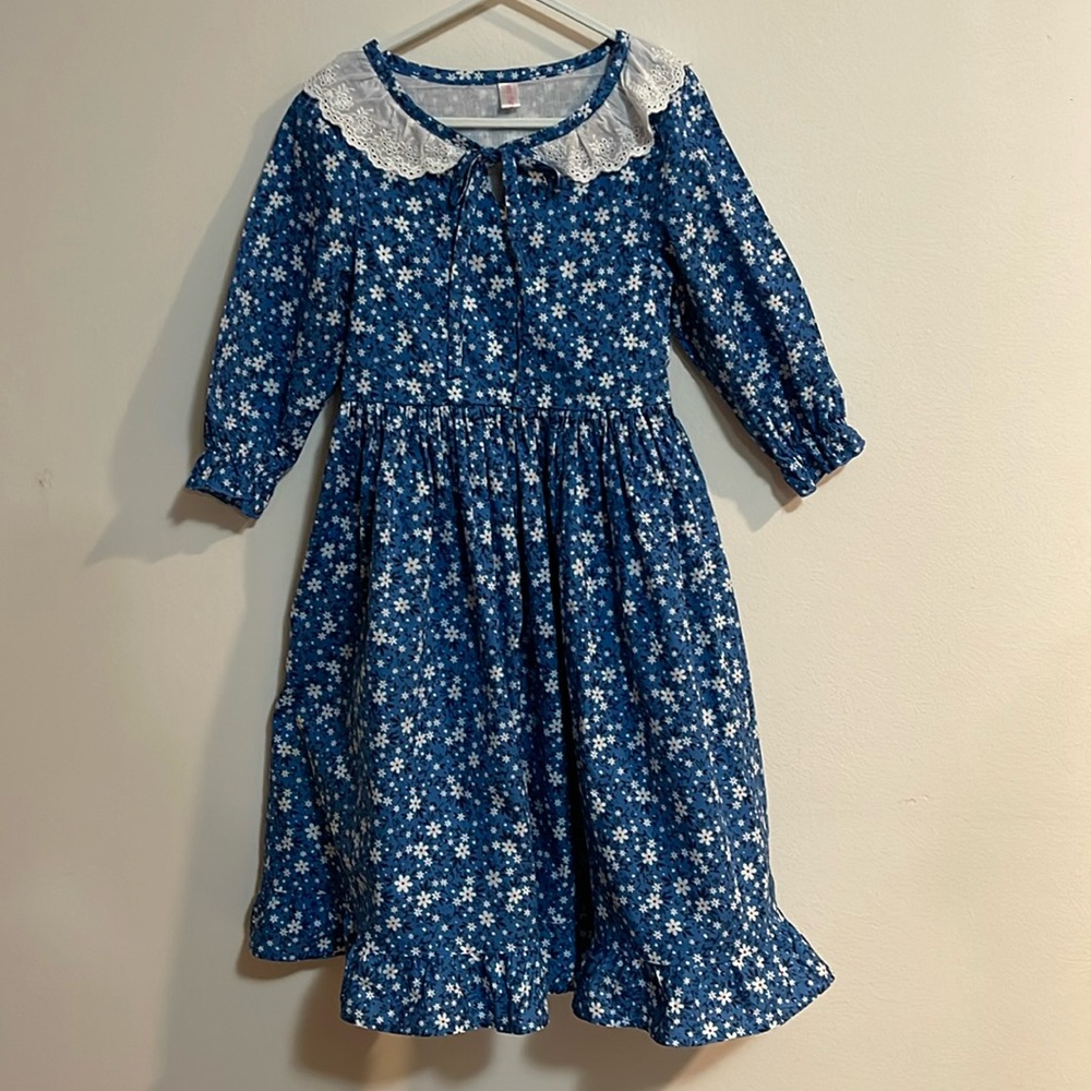 Relibeauty Floral & Eyelet Cottagecore girls Dress. SZ 110  EUC Blue